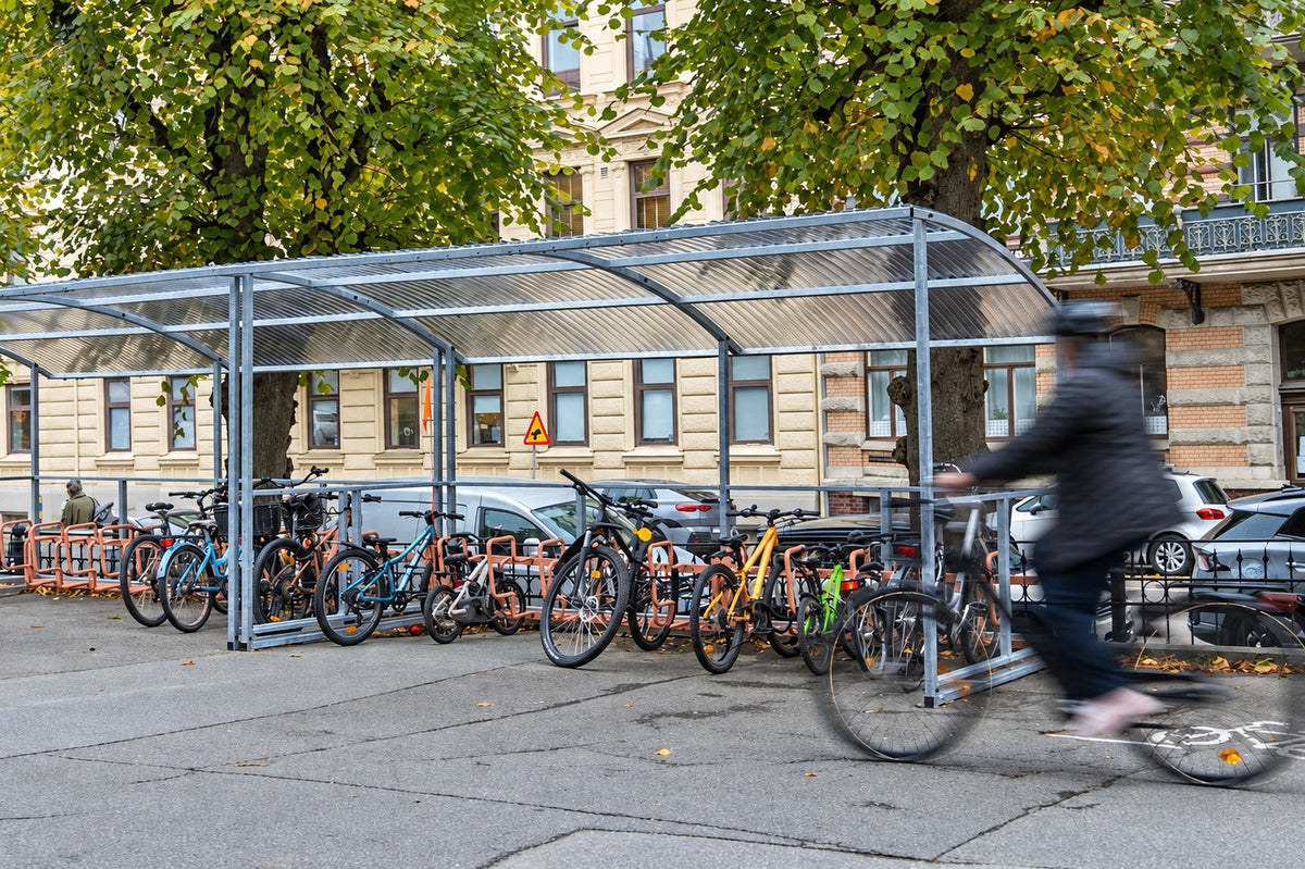 Victoriaskolan, Göteborg – Basic pyöräkatos ja CubiQ Premium pyörätelineet