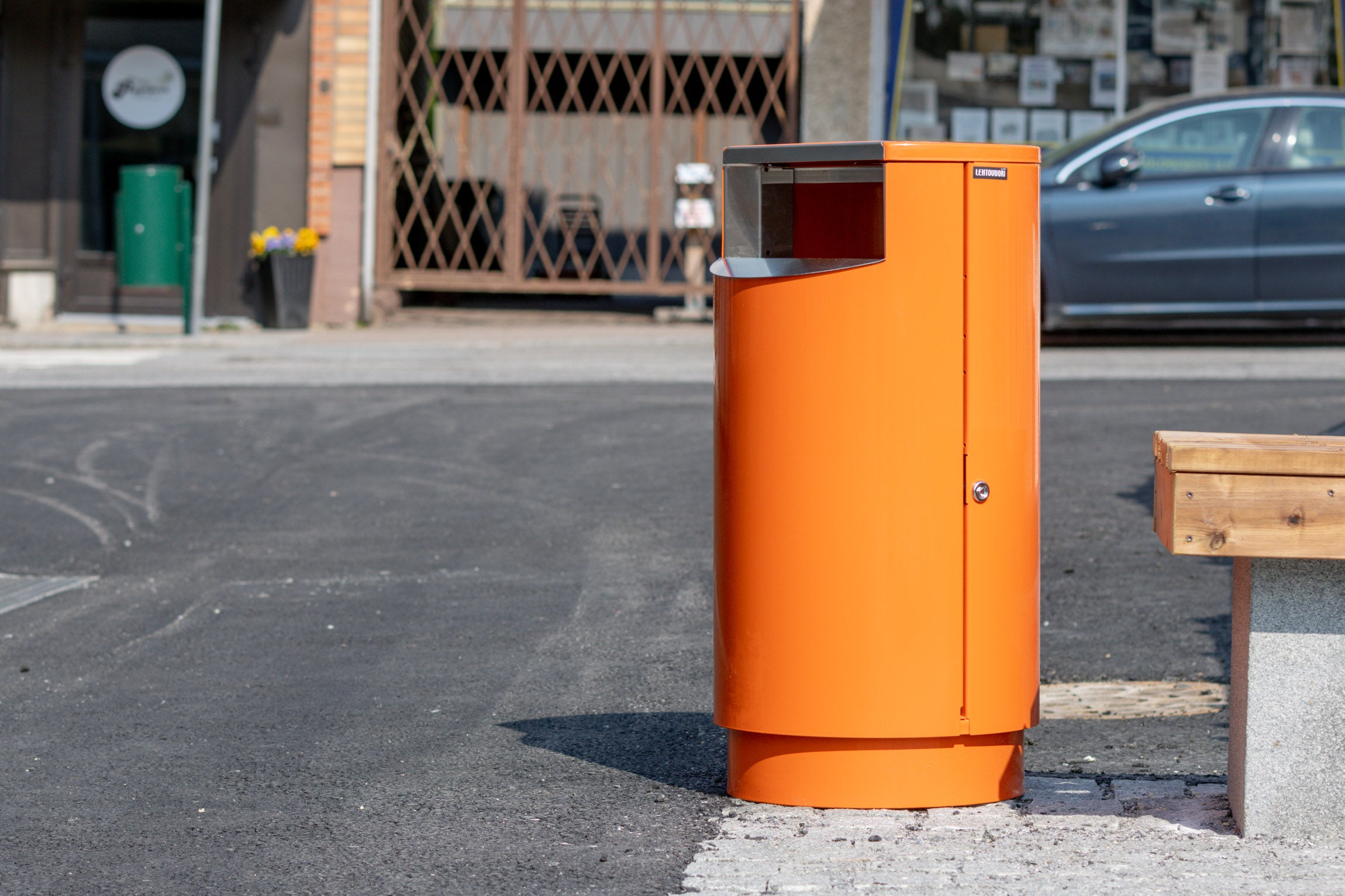 City 60 -roska-astia värissä RAL 2004