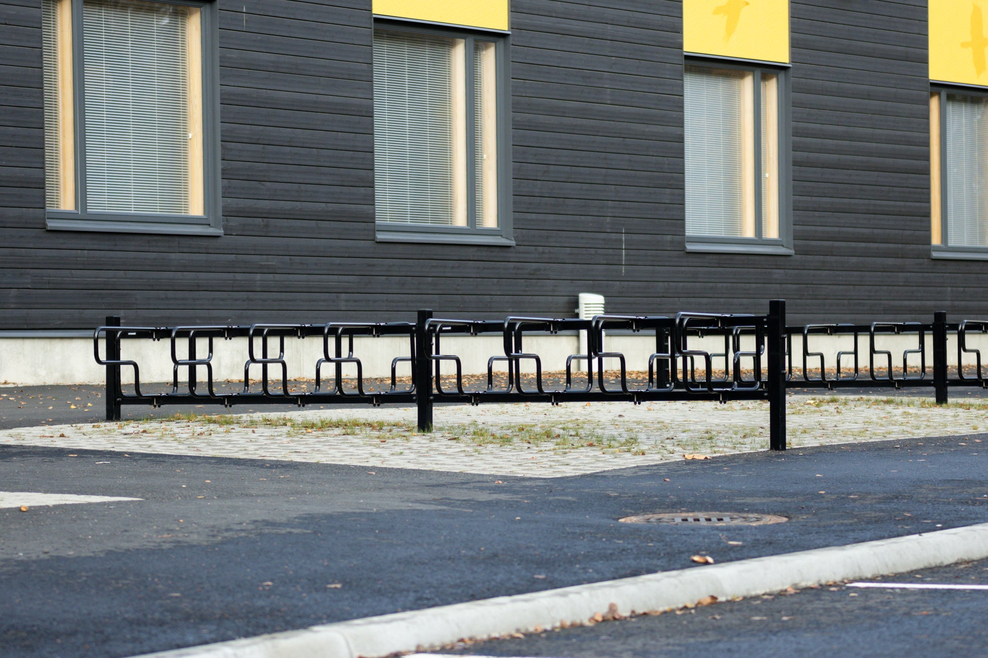 Lehtovuoren CubiQ Standard -polkupyörätelineet värissä RAL 9005