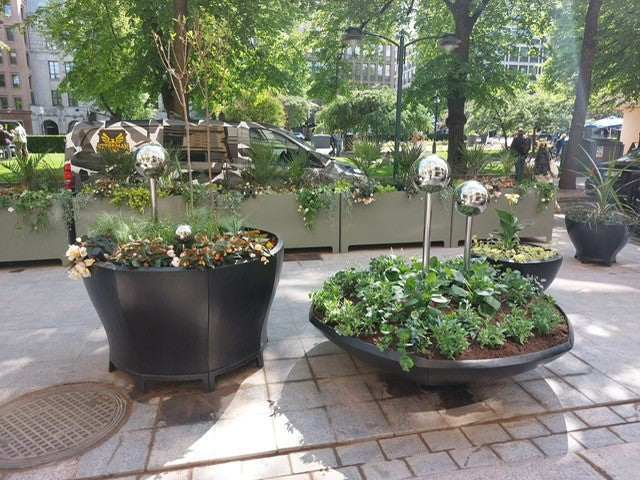 Lehtovuoren istutusaltaat Helsingin Esplanadin terassiprojektissa