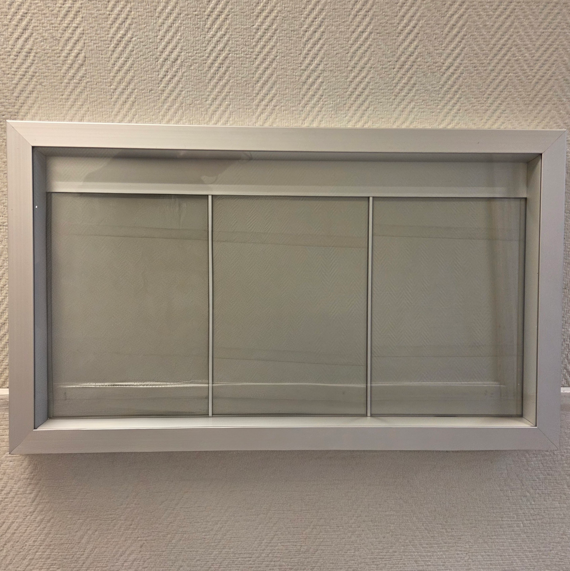 Fastighetsregister och Infotavla med glas, tre A4 Papyrus
