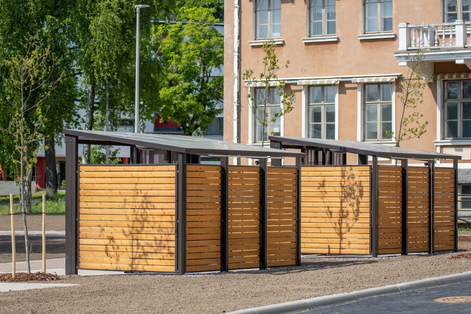 Lehtovuoren kestävät ja turvalliset ViVa-pyörätallit Nokian hyvinvointikeskuksessa