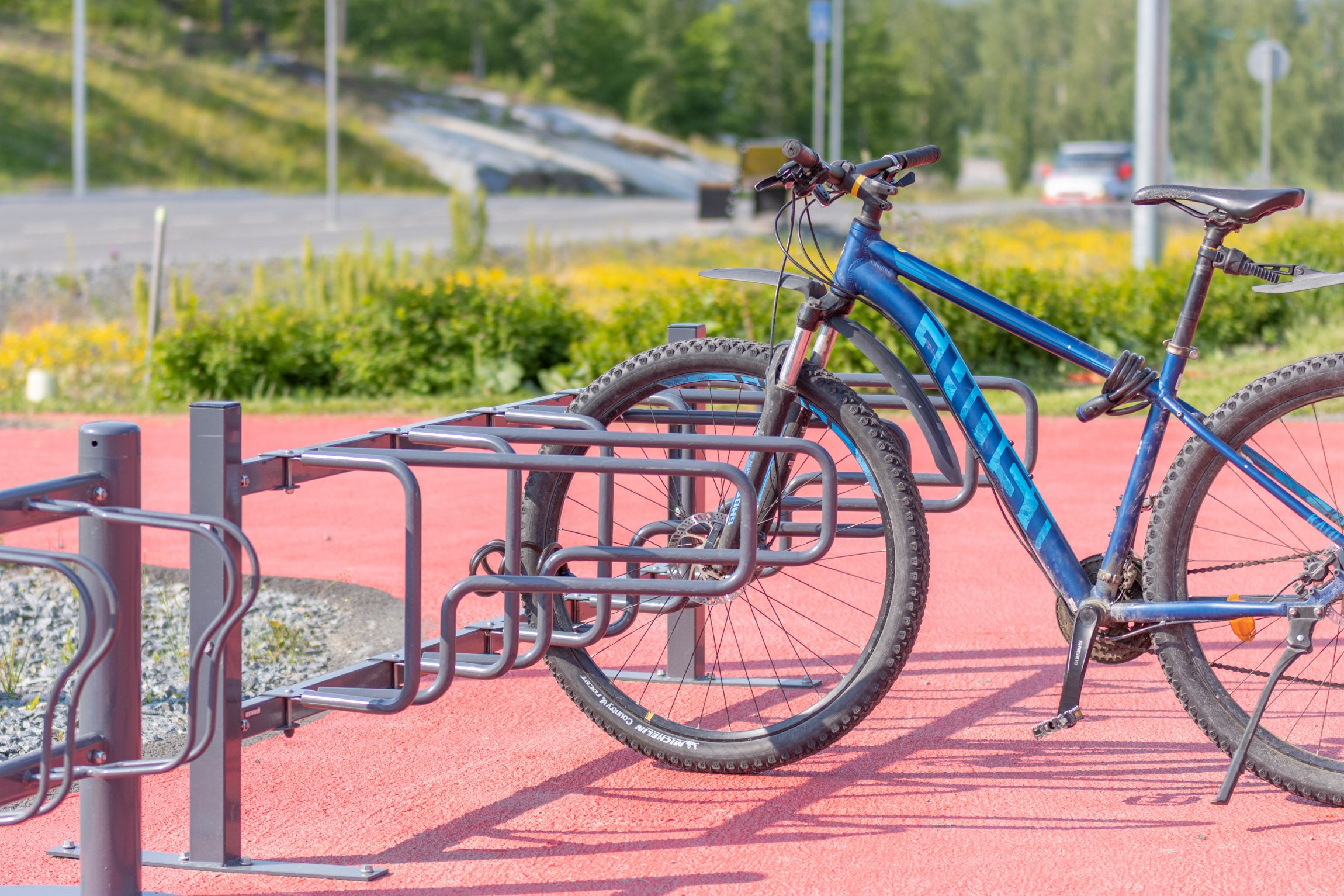 Kaksikerroksiset pyöräpysäköintiratkaisut