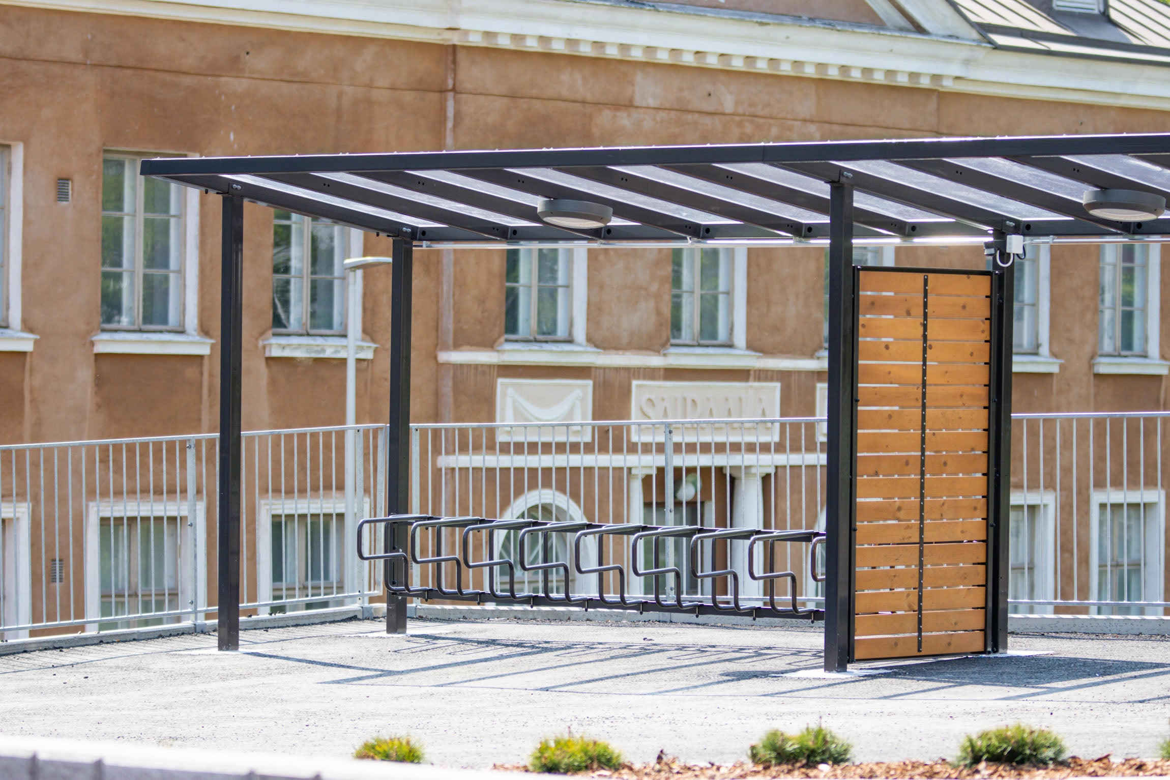 ViVa-katosratkaisu CubiQ Standard -pyörätelineellä