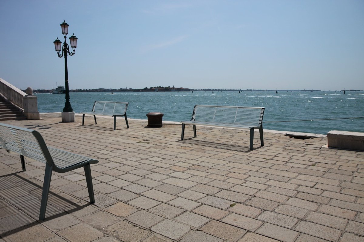 Puistonpenkki Emau EM251 - Lehtovuori