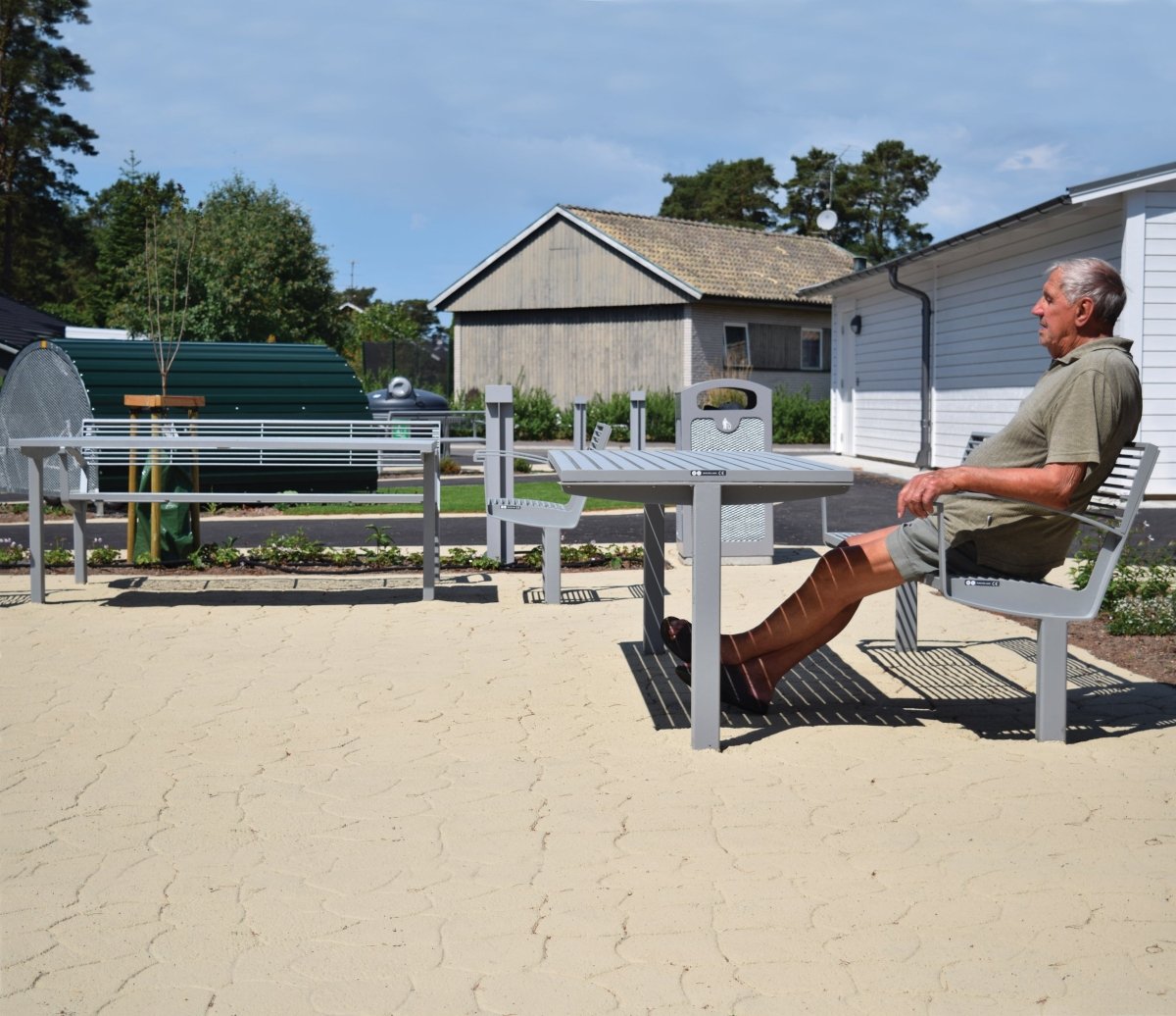 Puistonpenkki Intervera LVR456 - Lehtovuori