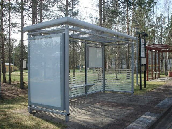 Pysäkkikatos Favorit 4,2 m, pinta-asennus betonilaatalle